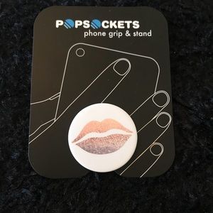 Lip Pop Socket